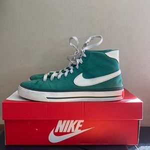 Nike court legacy mid